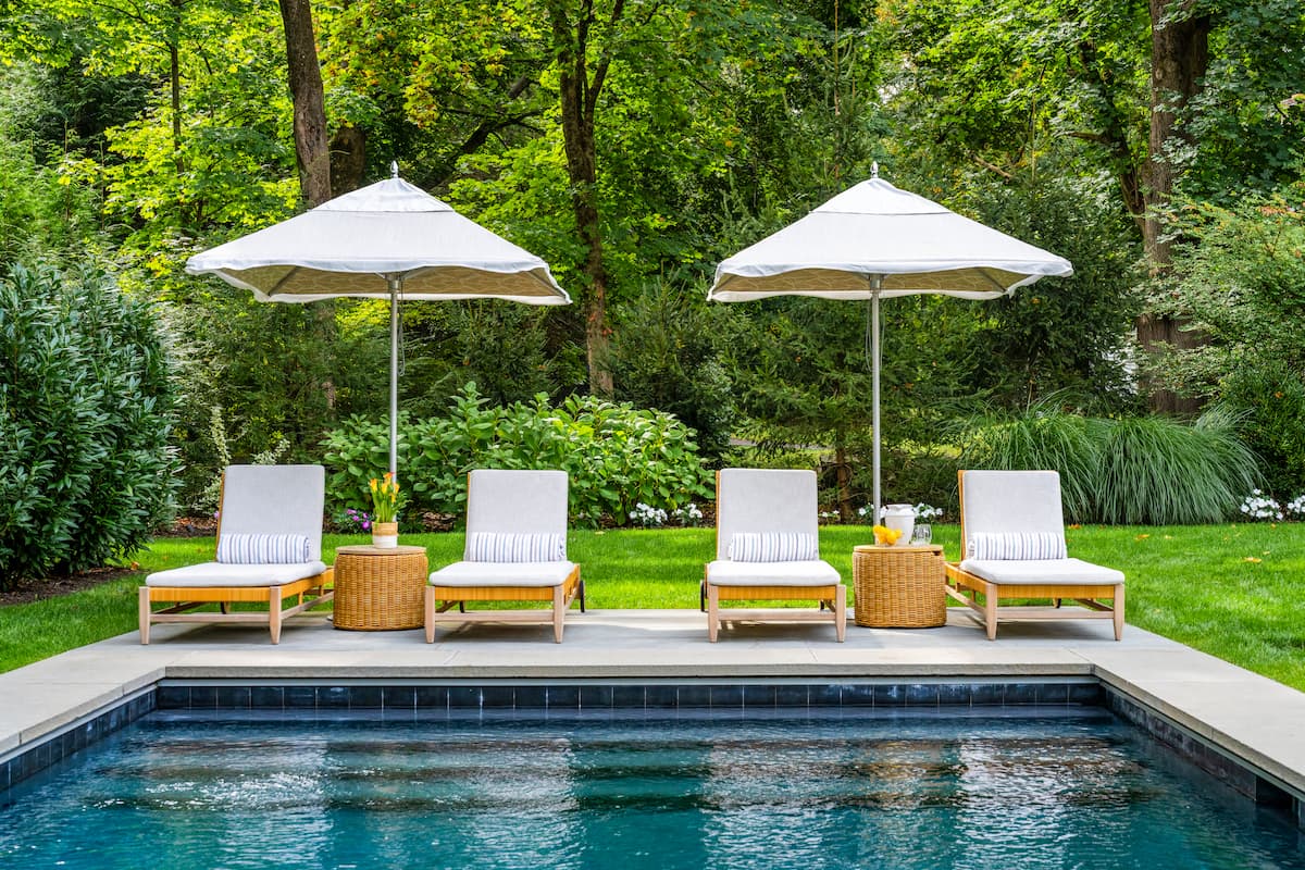 GREENWICH_6.5’ SQUARE_454CAM_WHITE&BEIGE PALMS.jpg