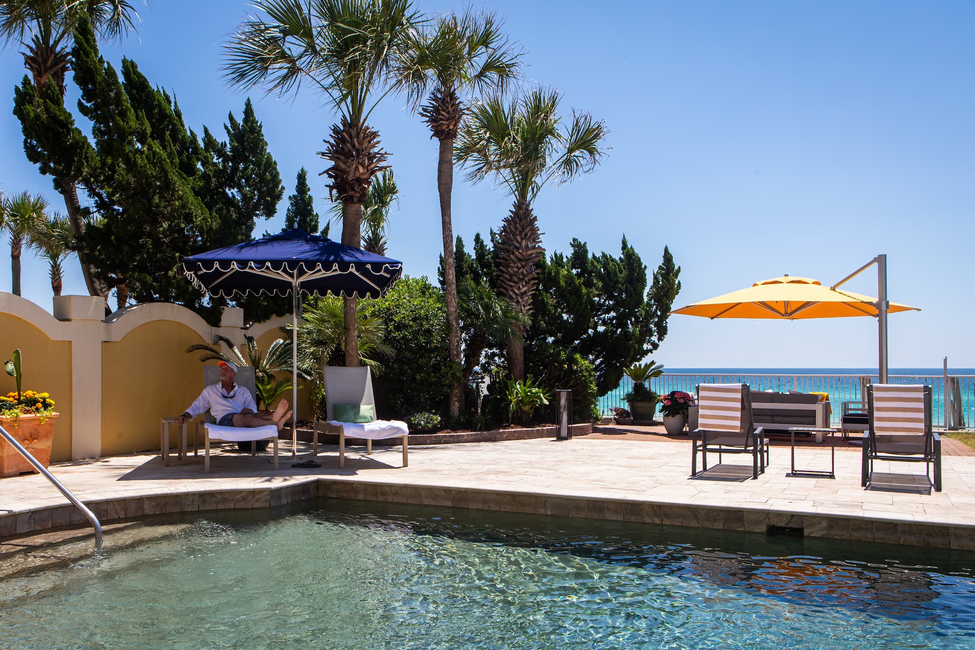 How to Choose the Right Commercial Umbrella